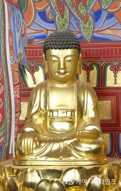 범어사 청련암 석조여래좌상