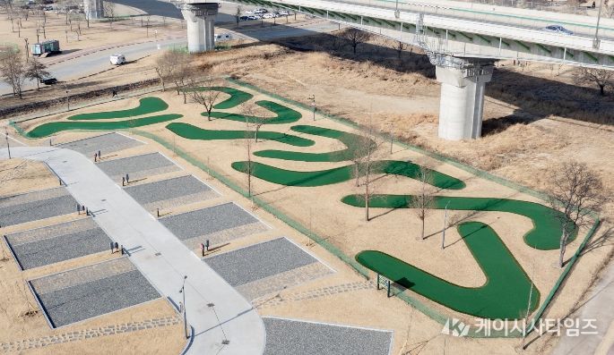 낙동강 체육공원 내에 제2캠핑장을 정식 개장했다.