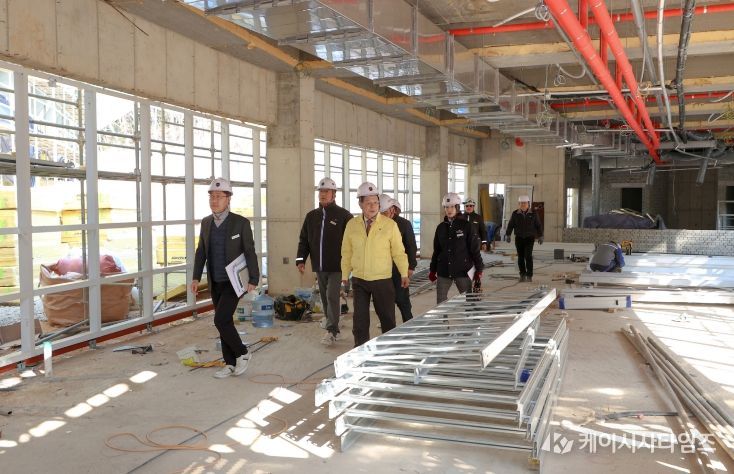 고성군수, 고성군 의회 의장 해양치유센터 건립사업 추진상황 점검