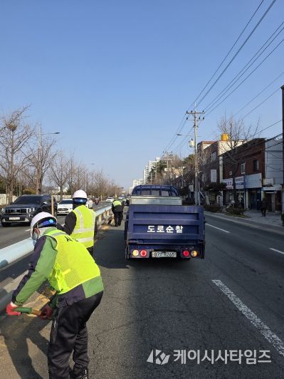 부산 사상구, 백양대로 중앙분리대 잡초제거 작업 실시