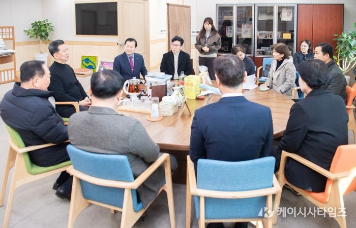 구미시·중소기업협의회 '구미愛써요' 동행…구미사랑상품권 1억 원 구매