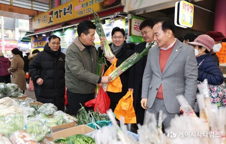 청주시의회, 설 명절 전통시장 장보기 행사