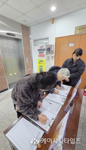 충남 계룡시는 ‘계룡교육지원청 설치’ 범시민 서명운동을 오는 5월까지 전개한다.