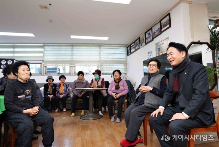 김찬진 동구청장, 설 맞아 경로당 현장방문