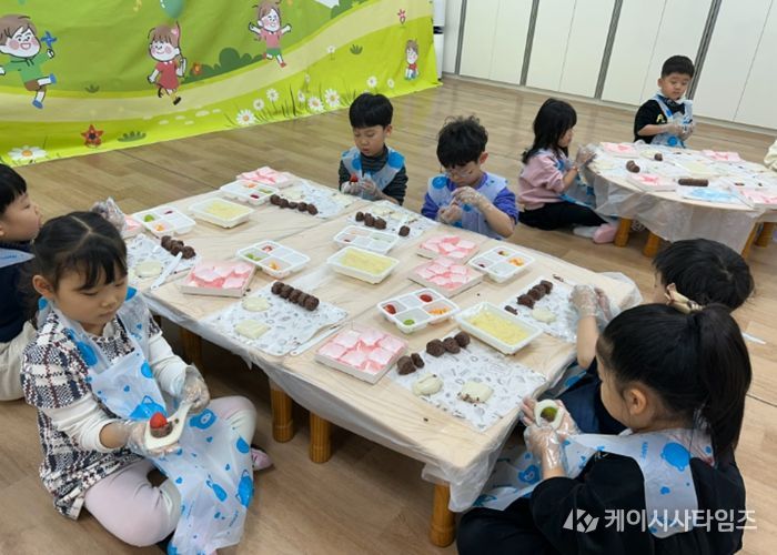 하남 위례유치원, 겨울방학 속 맛있는 배움 “설 명절 맞이 전통 요리 체험” 운영