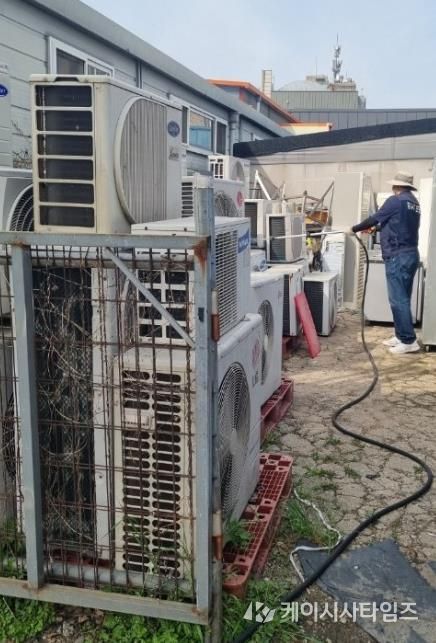 충주시, 모기 유충 단계부터 잡는다…봄철 선제 방역 강화