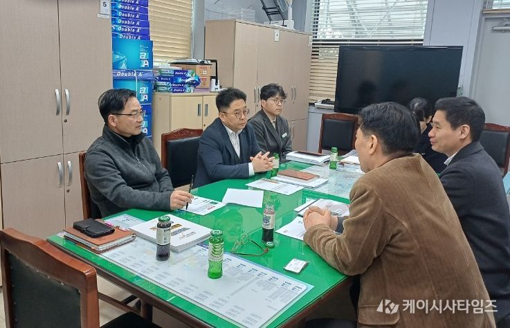 이응우 계룡시장은 25일 청양군 충남사회적경제혁신타운에서 열린 ‘충남 시장․군수협의회’에서 3軍 본부 핵심지역 지원 특별법 제정을 건의했다