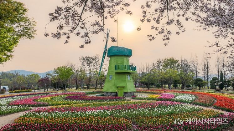 노을 지는 풍경의 네덜란드 정원(2025년)