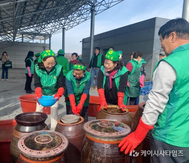 새마을지도자남양주시부녀회, ‘사랑의 밑반찬 나누기’ 된장 담그기 실시