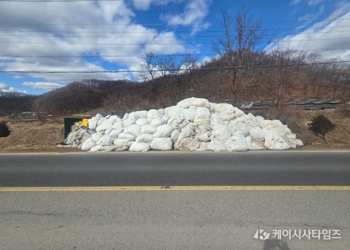 군위군, 농사용 폐부직포‧보온덮개 집중 수거 실시