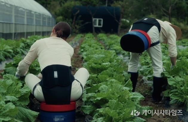 나주시가 농작업 편의의자 공급을 농어민 공익수당 지급 대상자 전원으로 확대하고 오는 6일까지 신청을 받는다. (사진 제공-나주시)