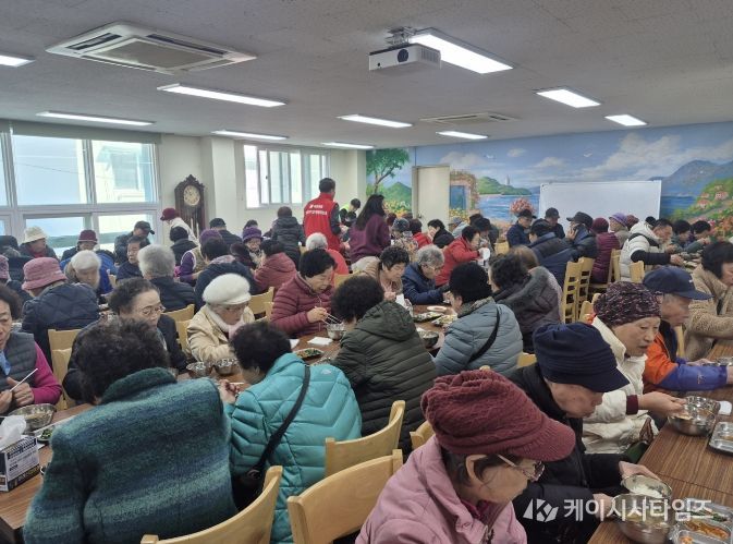 무료급식 현장에서 ‘보이스피싱 예방, 치매검사’통합 캠페인