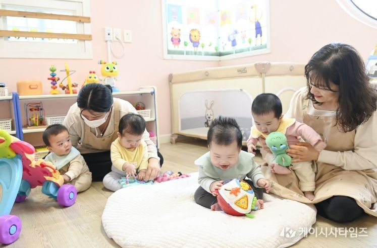 달성군, ‘압도적 보육 패키지’로 저출생 정면 돌파! 사진 1(3월 11일 촬영. 화원읍 소재 백설어린이집. 0세반 교사 대 아동 비율 완화 사업)