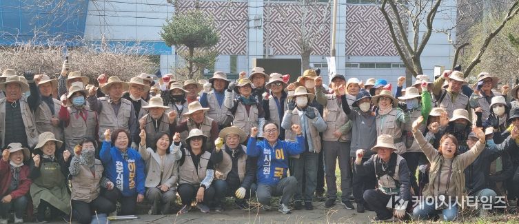 전주시 정원사들, 덕진 88공원 환경정비 나서