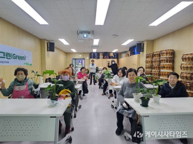 하안2동 주민자치회, ‘실내 식물 관리 교실’마무리