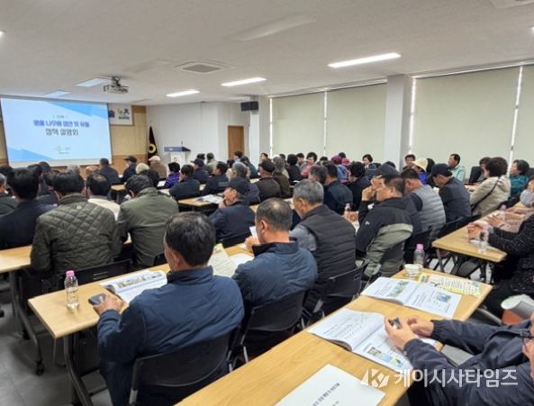 나주시가 지난 26일까지 공선회원 300여 명을 대상으로 ‘명품 나주배 생산·유통 정책 설명회’를 개최했다.