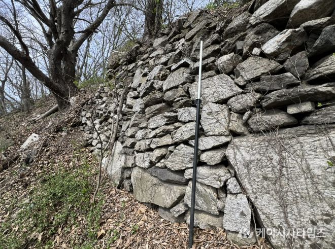 경기도 기념물로 지정된 석성산성 성벽