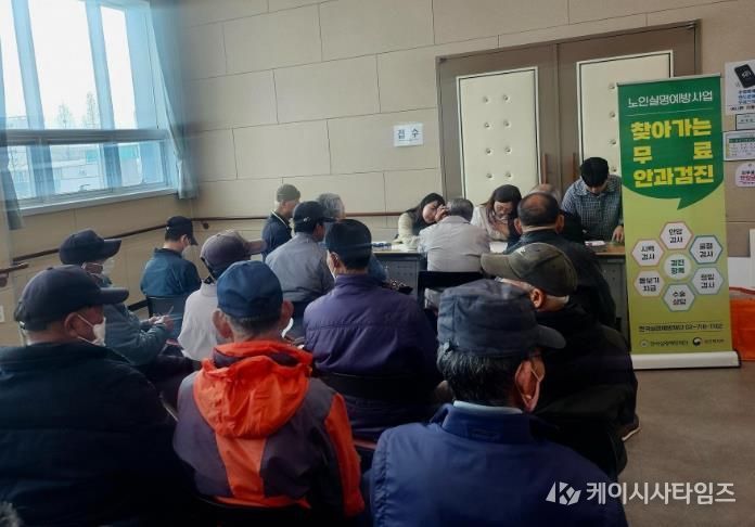 장흥군, 노인 대상 찾아가는 무료 안검진 실시