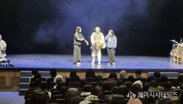 창작극 ‘퓨전 심청전’ 공연 장면