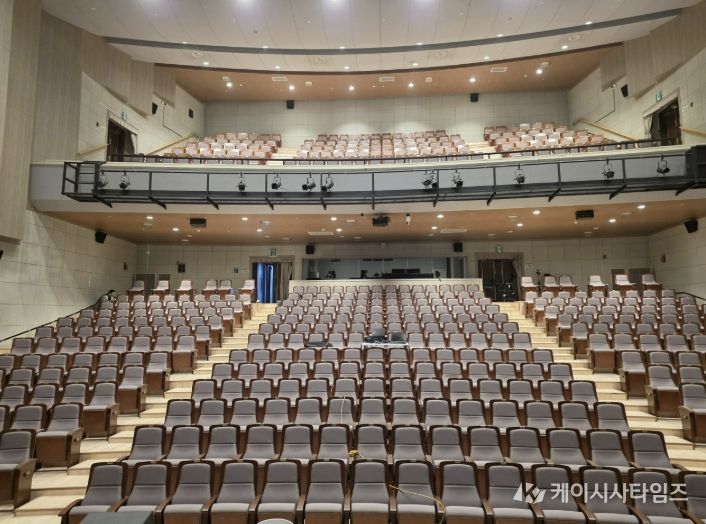 새 옷 입은 연천수레울아트홀, 김완선·선예 콘서트로 화려한 재개관 예고