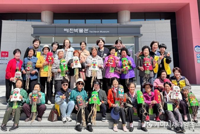 어르신 대상 첫 교육 프로그램